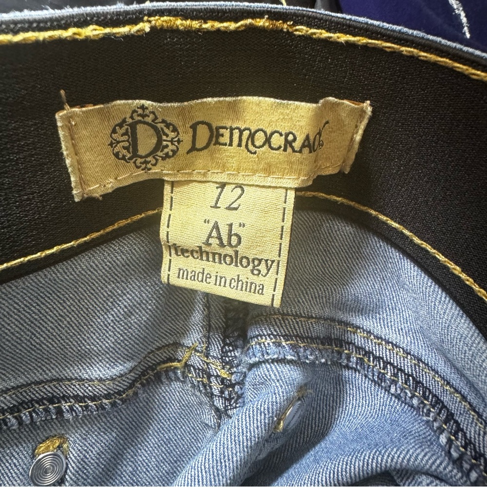 Democracy Blue Ankle Cropped Jeans with Tapered Leg 12 - Picture 2 of 3